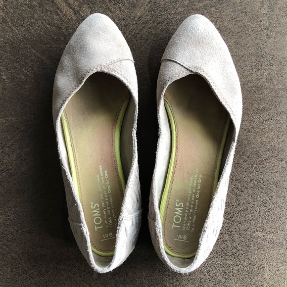 Toms Shoes - TOMS -6- Gorgeous Genuine Suede Slip-ons in beige